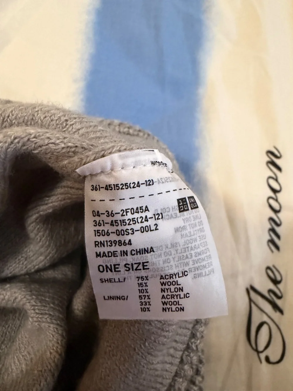 Uniqlo Heattech Neck Gaiter Waffle Patter Gray/Grey Color One Size
